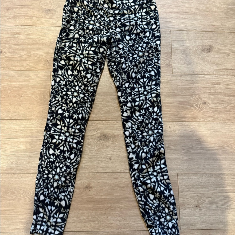 Columbia Black and Cream Patterned Apparel